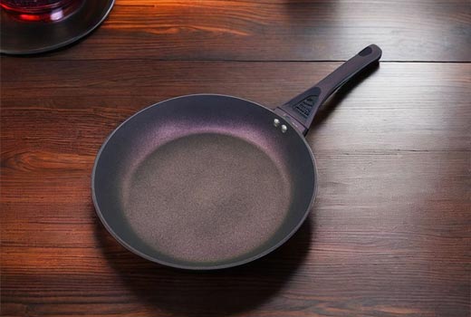 Chất liệu nào được khuyên dùng cho chảo chống dính?